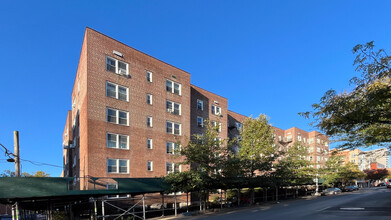 4240 Bowne St in Flushing, NY - Building Photo - Building Photo