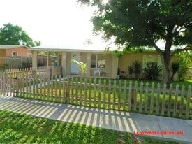 4710 NE 1st Ter, Unit 1 in Deerfield Beach, FL - Building Photo