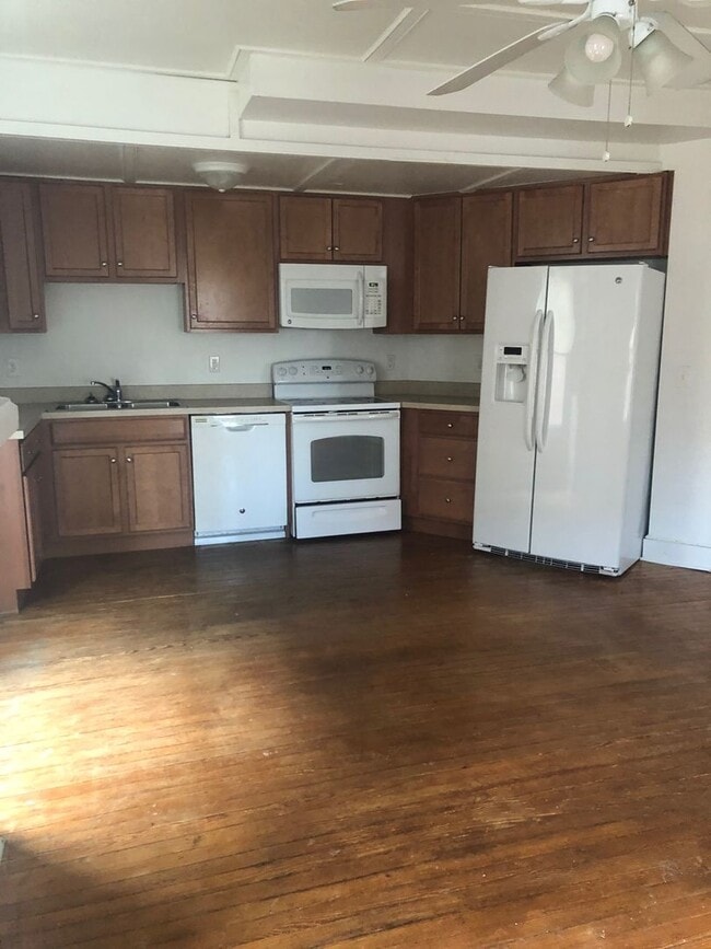 205 Sir Walter Raleigh St in Manteo, NC - Building Photo - Building Photo