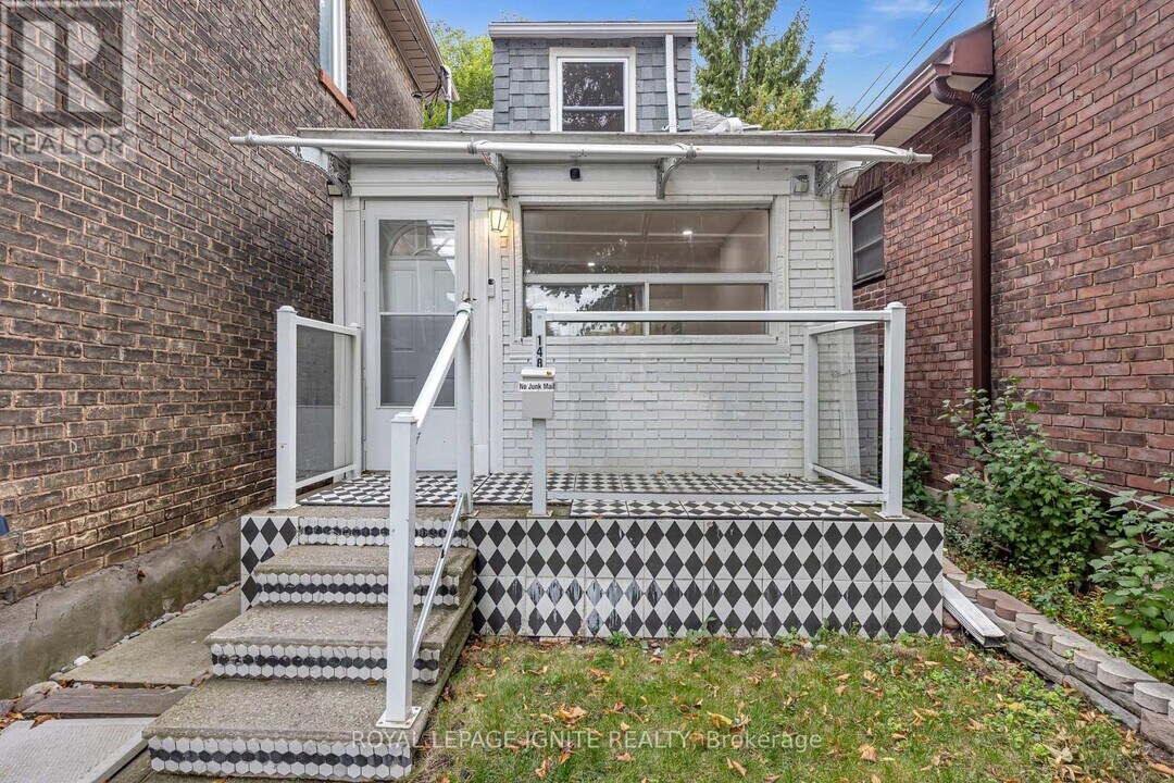 148 Barrington Ave in Toronto, ON - Building Photo