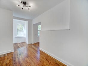 204 Montrose Ave, Unit D in South Plainfield, NJ - Building Photo - Building Photo