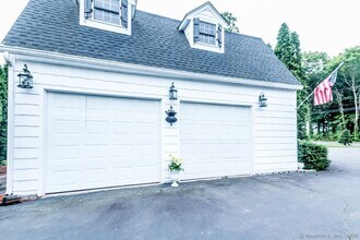 453 Chestnut Hill Rd in Glastonbury, CT - Building Photo - Building Photo