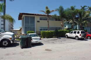 9800-9850 E Bay Harbor Ter in Miami Beach, FL - Building Photo