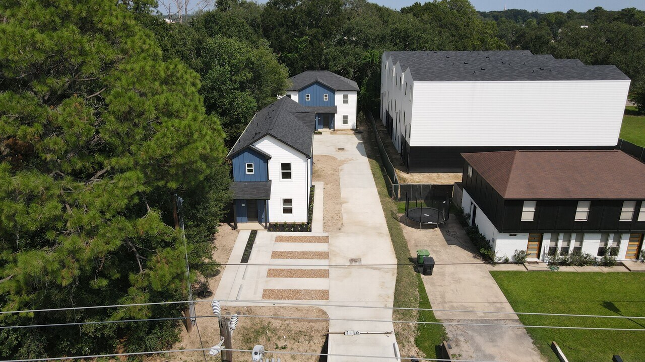 9441 Radio Rd in Houston, TX - Building Photo