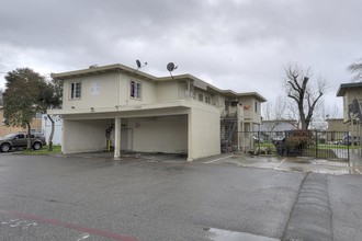 1369 Dubert Ln in San Jose, CA - Foto de edificio - Building Photo