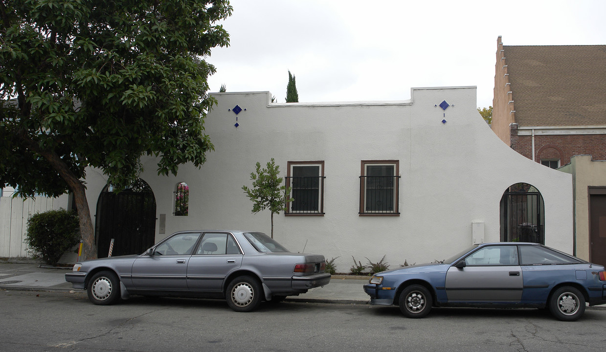 715-731 E 18th St in Oakland, CA - Building Photo