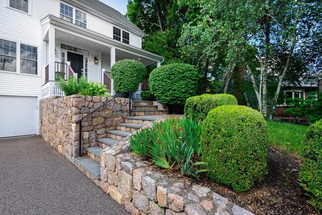 14 Brattle Ln in Arlington, MA - Building Photo - Building Photo