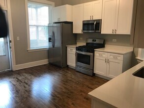 1322 W Eddy St, Unit 1 in Chicago, IL - Building Photo - Building Photo