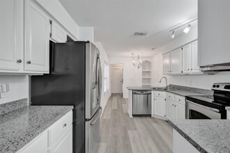 11652 NW 19th Dr in Coral Springs, FL - Foto de edificio - Building Photo