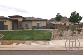 3284 E Livia Dr in Saint George, UT - Building Photo - Building Photo