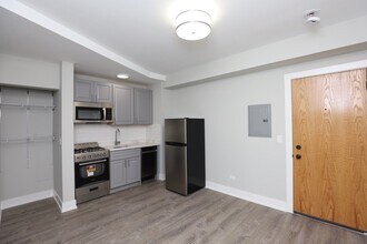 510 W Belmont Ave in Chicago, IL - Building Photo - Building Photo