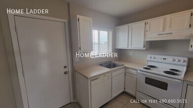 10236 W Leander Dr in Arizona City, AZ - Building Photo - Building Photo