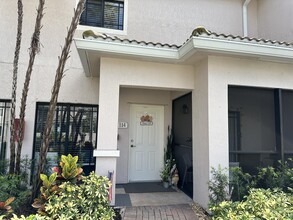 2803 Sarento Pl in Palm Beach Gardens, FL - Foto de edificio - Building Photo