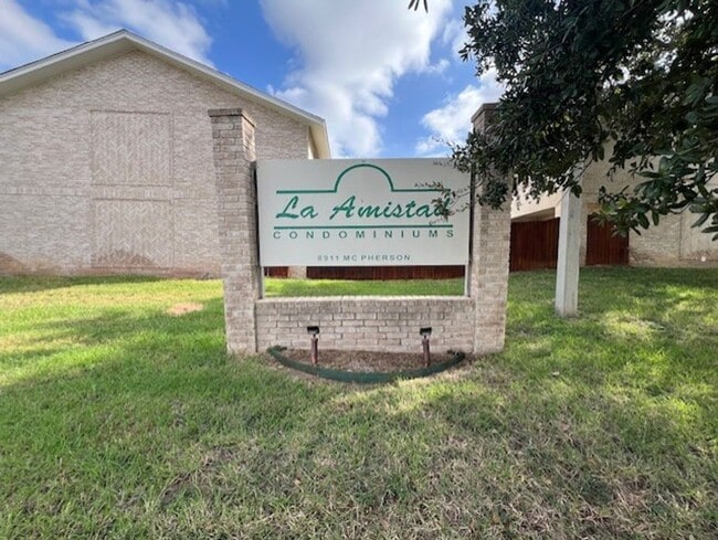 8911 McPherson Rd in Laredo, TX - Building Photo - Building Photo