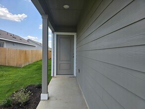 704 Commander Abbot Dr in Jarrell, TX - Building Photo - Building Photo