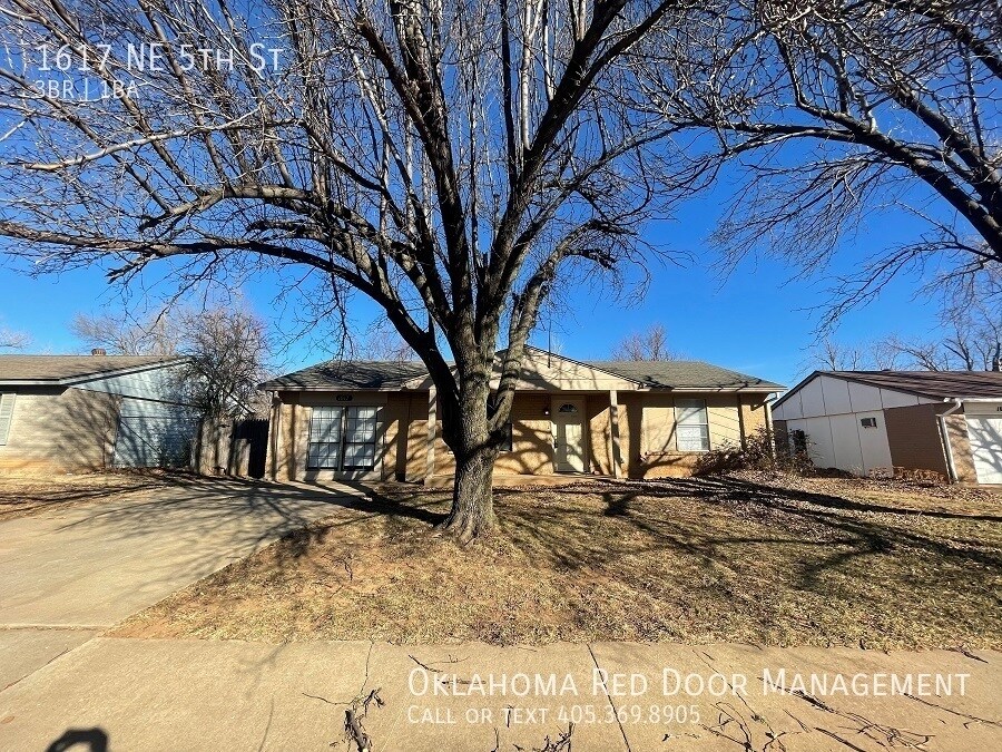 1617 NE 5th St in Moore, OK - Building Photo