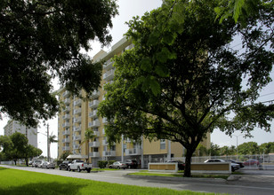 Keystone Towers in North Miami, FL - Building Photo - Building Photo