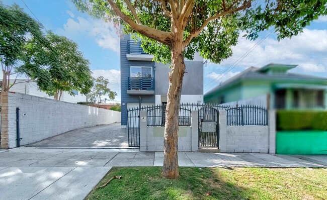 127 1/2 N Mountain View Ave, Unit 127 12 in Los Angeles, CA - Building Photo - Building Photo