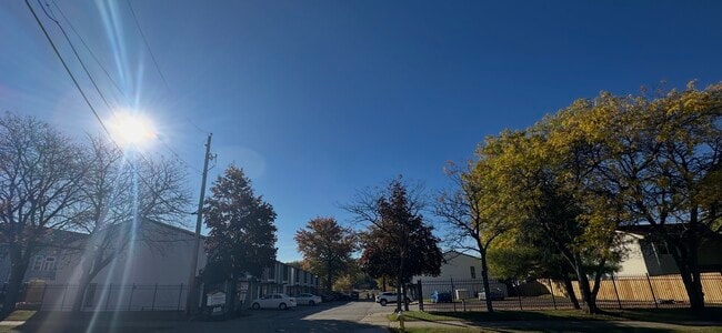 Akron U Townhomes - Student Housing in Akron, OH - Building Photo - Building Photo