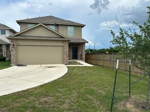 14001 Prasky Trl in Elgin, TX - Building Photo - Building Photo