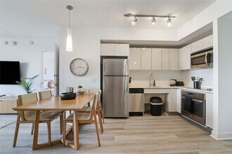 2602 E Hallandale Beach Blvd in Hallandale Beach, FL - Foto de edificio - Building Photo