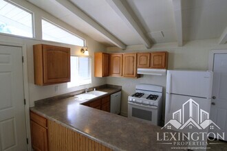 3821 El Oro St in North Highlands, CA - Building Photo - Building Photo