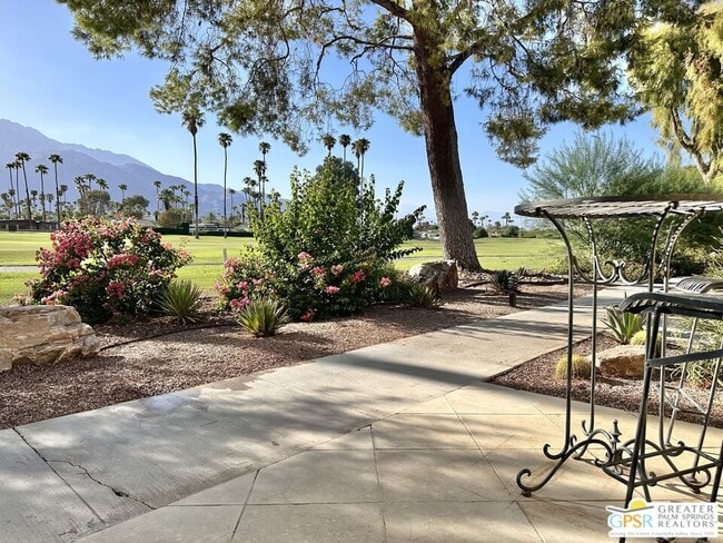 5304 Los Coyotes Dr in Palm Springs, CA - Building Photo - Building Photo