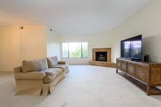 1290 Sharon Park Dr, Unit #51 in Menlo Park, CA - Building Photo - Building Photo