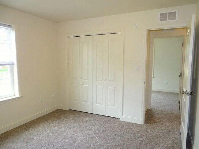 256 Wildflower Dr in East Earl, PA - Building Photo - Building Photo