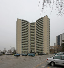 20 Graydon Hall in Toronto, ON - Building Photo - Building Photo