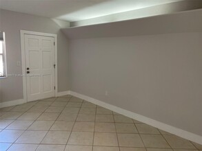 125 Edgewater Dr in Coral Gables, FL - Building Photo - Building Photo