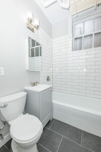 Renovated Units Blocks From The Lake and D... in Evanston, IL - Foto de edificio - Building Photo