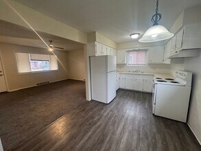 1325 Vermont Pl NE in Canton, OH - Foto de edificio - Building Photo