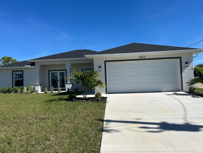 3919 NE 12th Ave in Cape Coral, FL - Building Photo - Building Photo