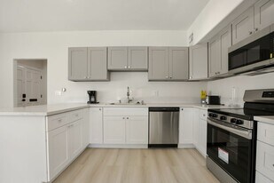7904 Tampa Ave in Los Angeles, CA - Building Photo