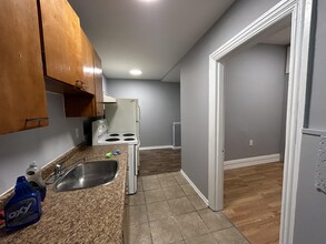 865 King St E in Hamilton, ON - Building Photo - Building Photo