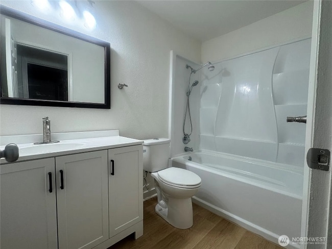 14600 SE 176th St in Renton, WA - Foto de edificio - Building Photo