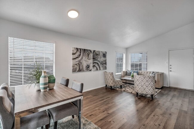 1735 Rutland Dr, Unit 130 in Austin, TX - Foto de edificio - Building Photo