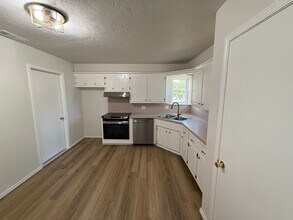 615 SW 12th St in Moore, OK - Building Photo - Building Photo