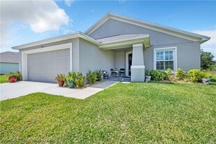 5320 Pebble Beach Dr in Sebring, FL - Building Photo