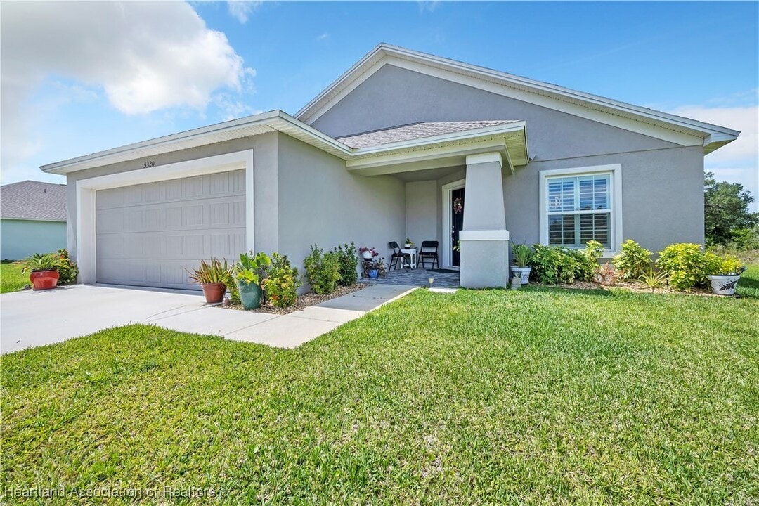 5320 Pebble Beach Dr in Sebring, FL - Building Photo