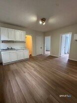 44 Prest St in New London, CT - Building Photo