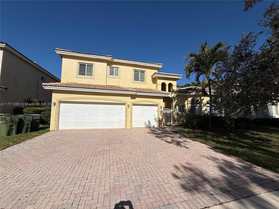 2250 SE 19th Ave in Homestead, FL - Foto de edificio