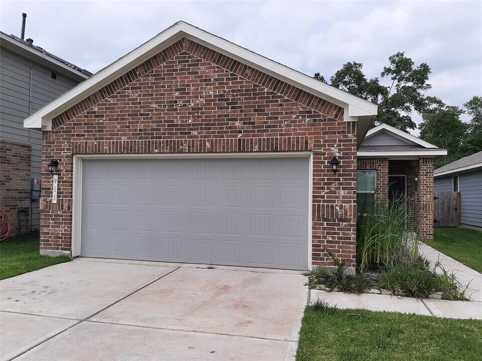 911 Cobalt Crest Ln in Huffman, TX - Building Photo