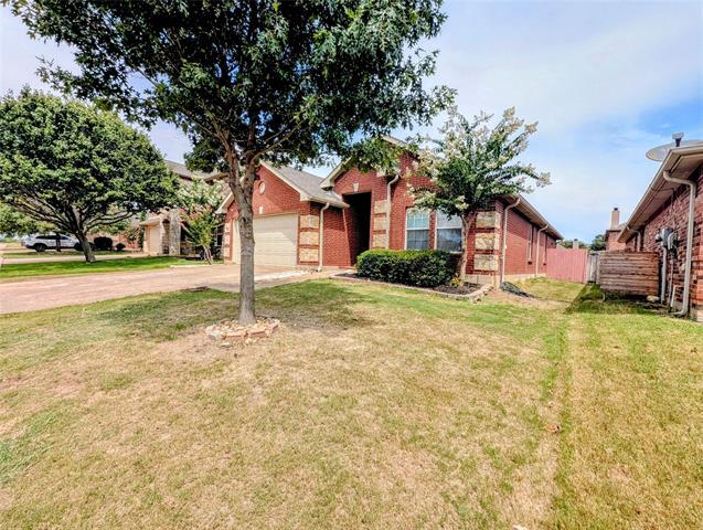 2221 Cavalry Dr in Fort Worth, TX - Foto de edificio - Building Photo