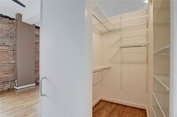 915 Franklin St photo'