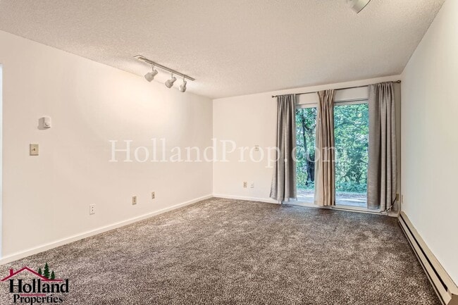 12618 NW Barnes Rd in Portland, OR - Building Photo - Building Photo