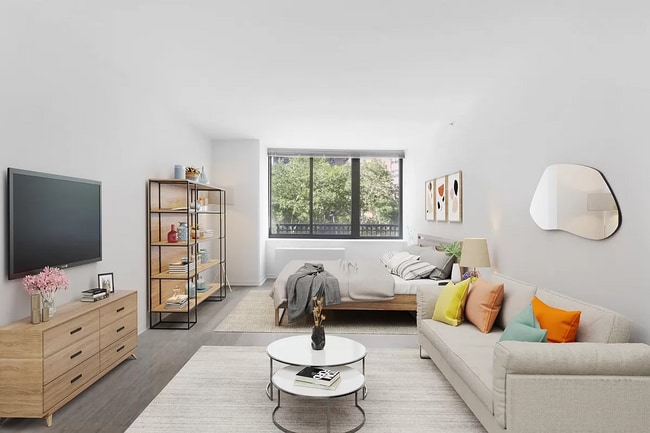 165 W 21st St, Unit 2J in New York, NY - Foto de edificio - Building Photo