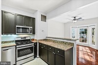 15440 Beachland Way in Montclair, VA - Foto de edificio - Building Photo