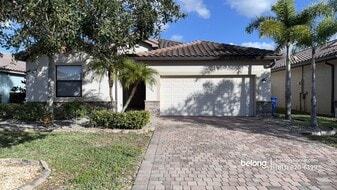 2846 Via Piazza Loop in Ft. Myers, FL - Building Photo